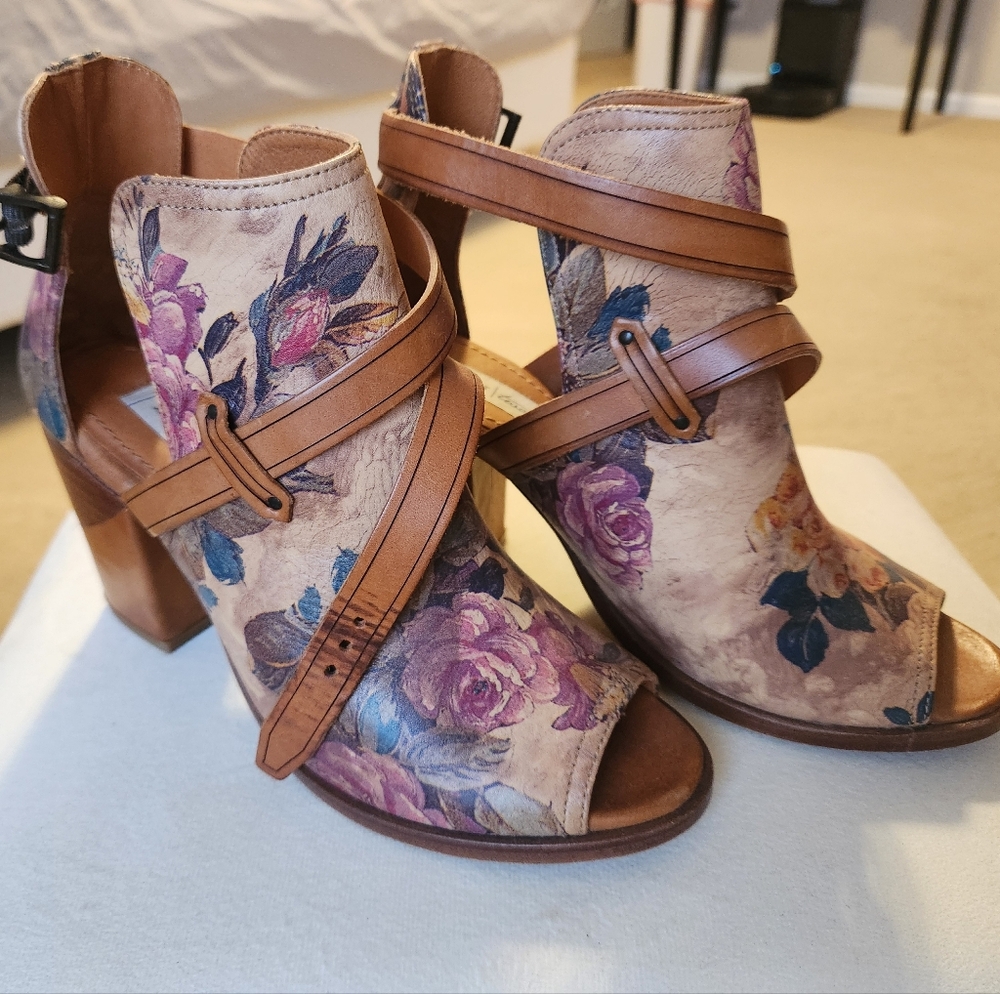 ARIAT Starlight Peep Toe Bootie In Cognac Rose Floral - Women's Size 8